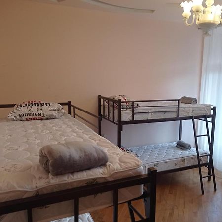 Sun City Hostel Yerevan Bagian luar foto