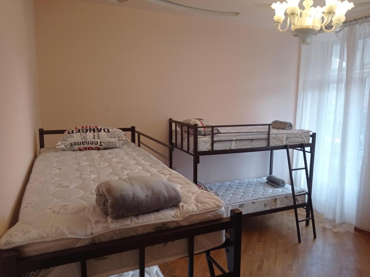 Sun City Hostel Yerevan Bagian luar foto