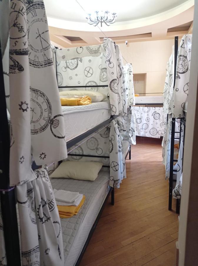 Sun City Hostel Yerevan Bagian luar foto