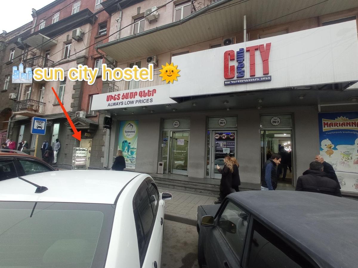 Sun City Hostel Yerevan Bagian luar foto