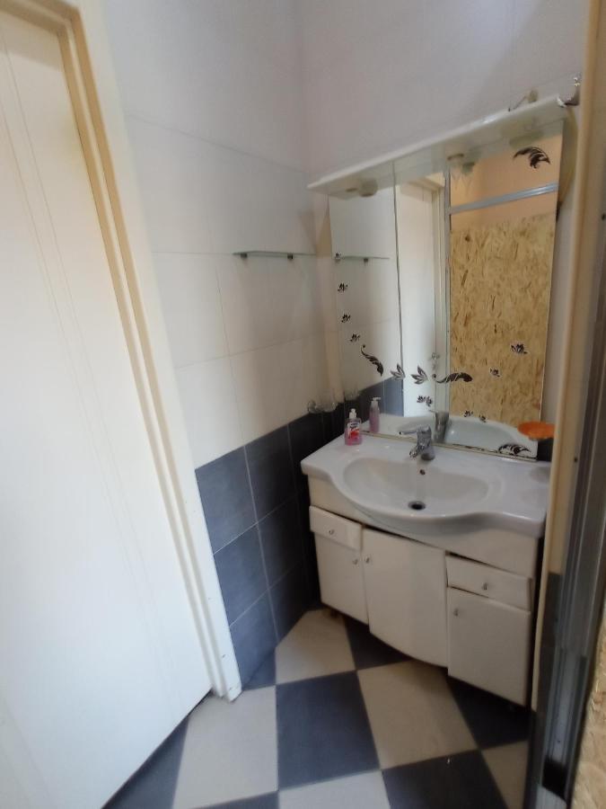 Sun City Hostel Yerevan Bagian luar foto