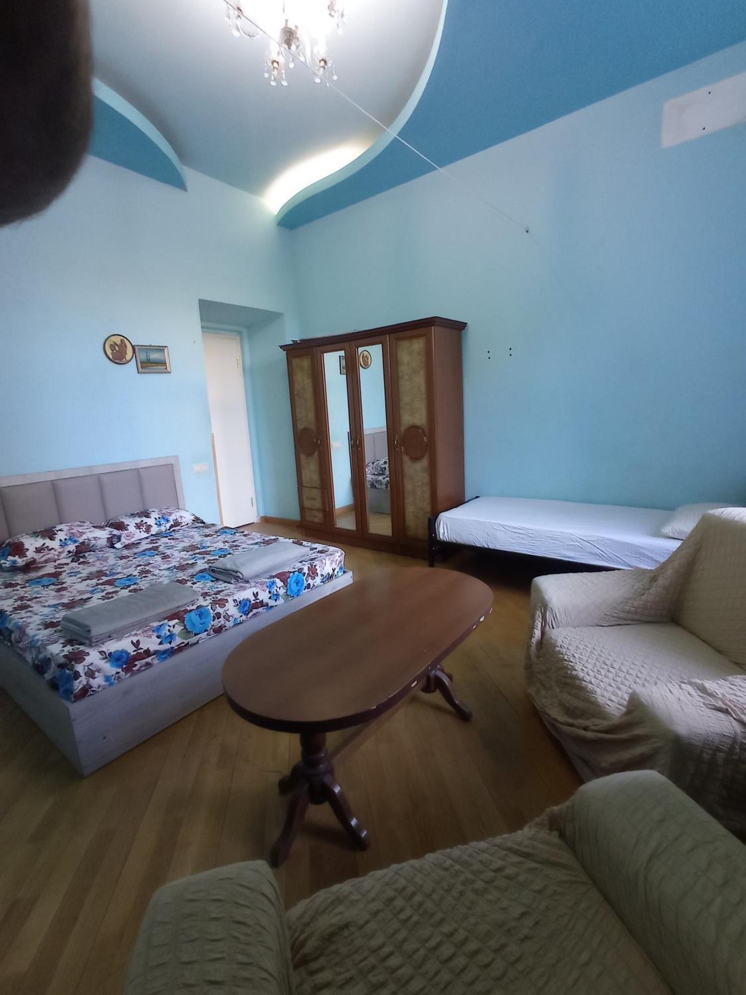 Sun City Hostel Yerevan Bagian luar foto