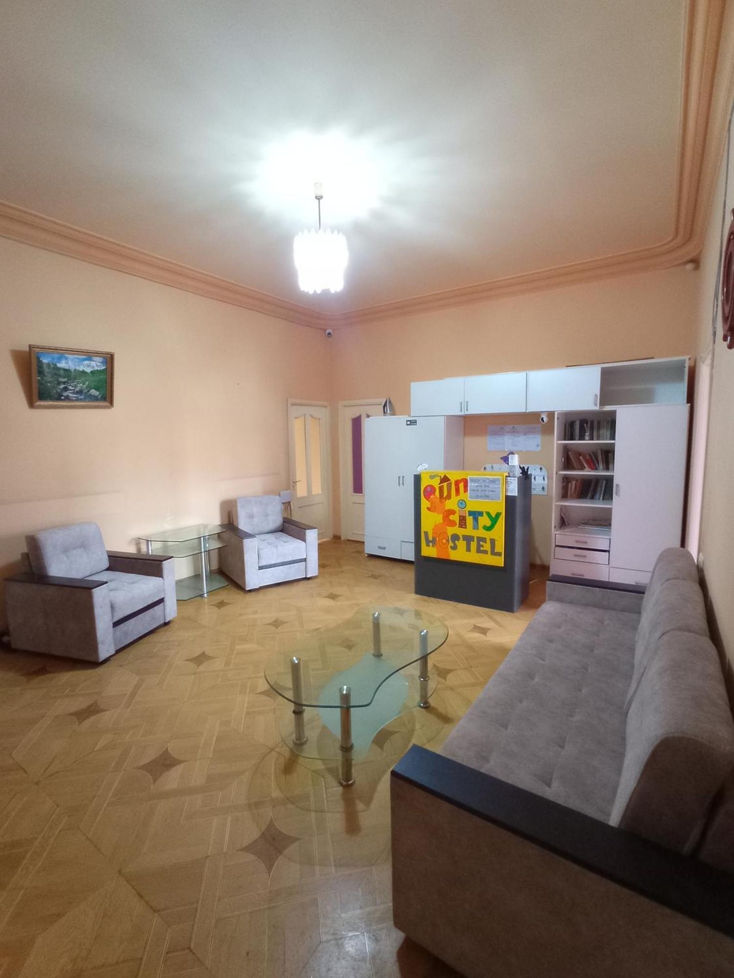 Sun City Hostel Yerevan Bagian luar foto