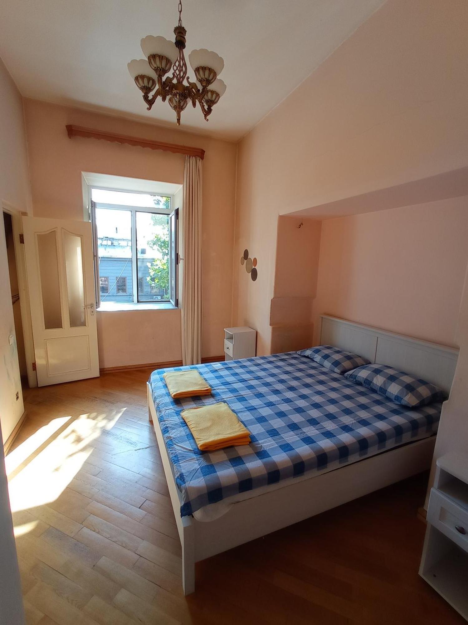 Sun City Hostel Yerevan Bagian luar foto
